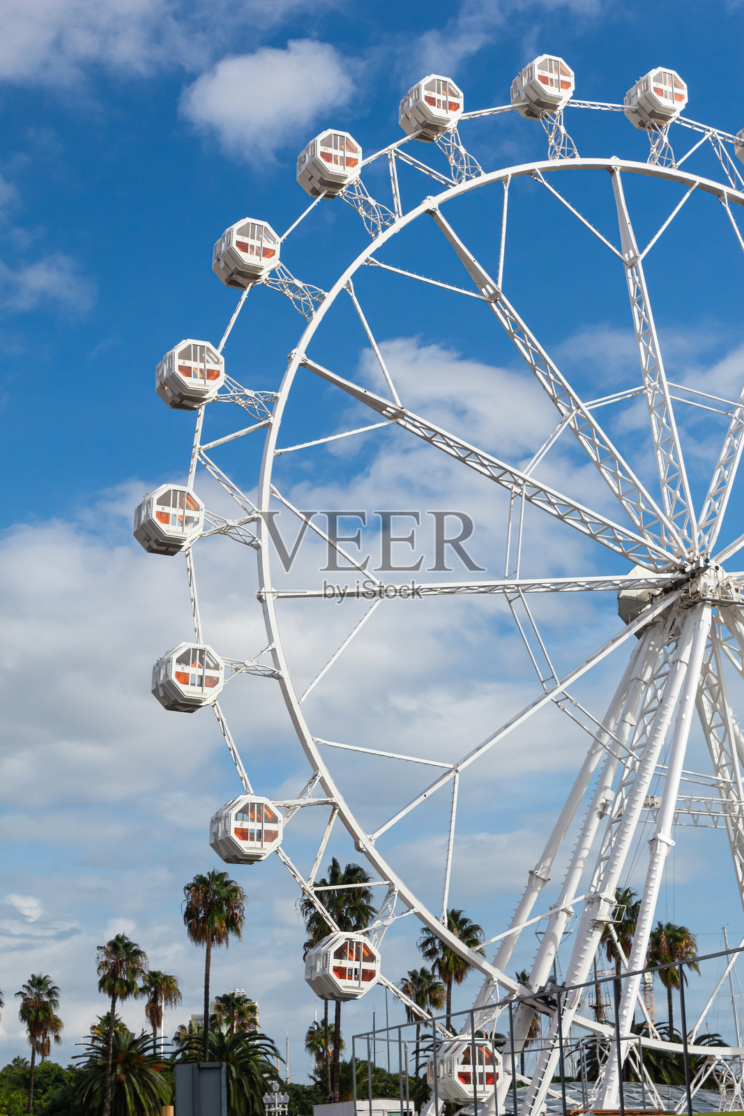 西班牙巴塞罗那的摩天轮照片摄影图片