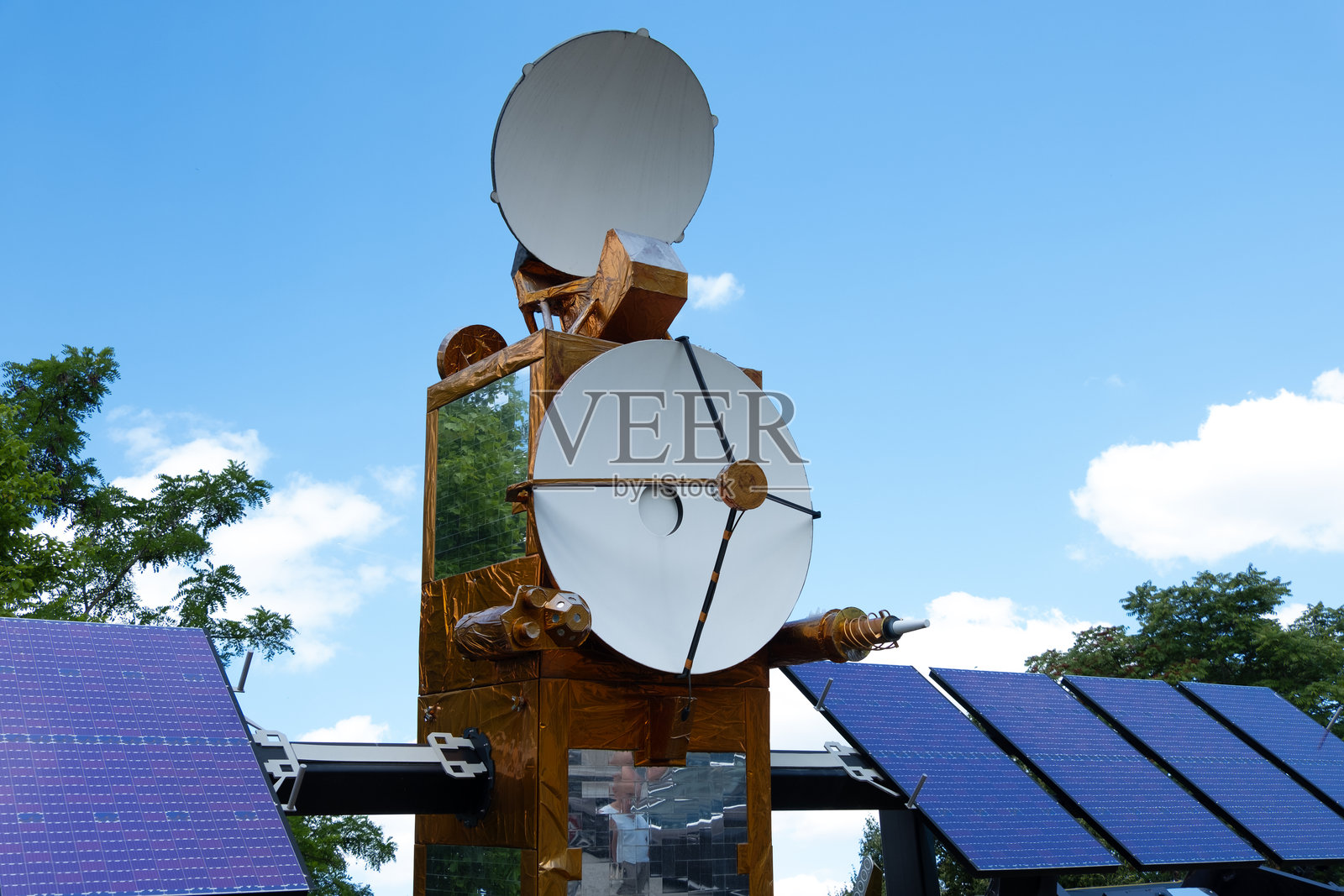 气象卫星模型用于全球气候变化的跟踪与监测,环境科学,空间观测照片摄影图片