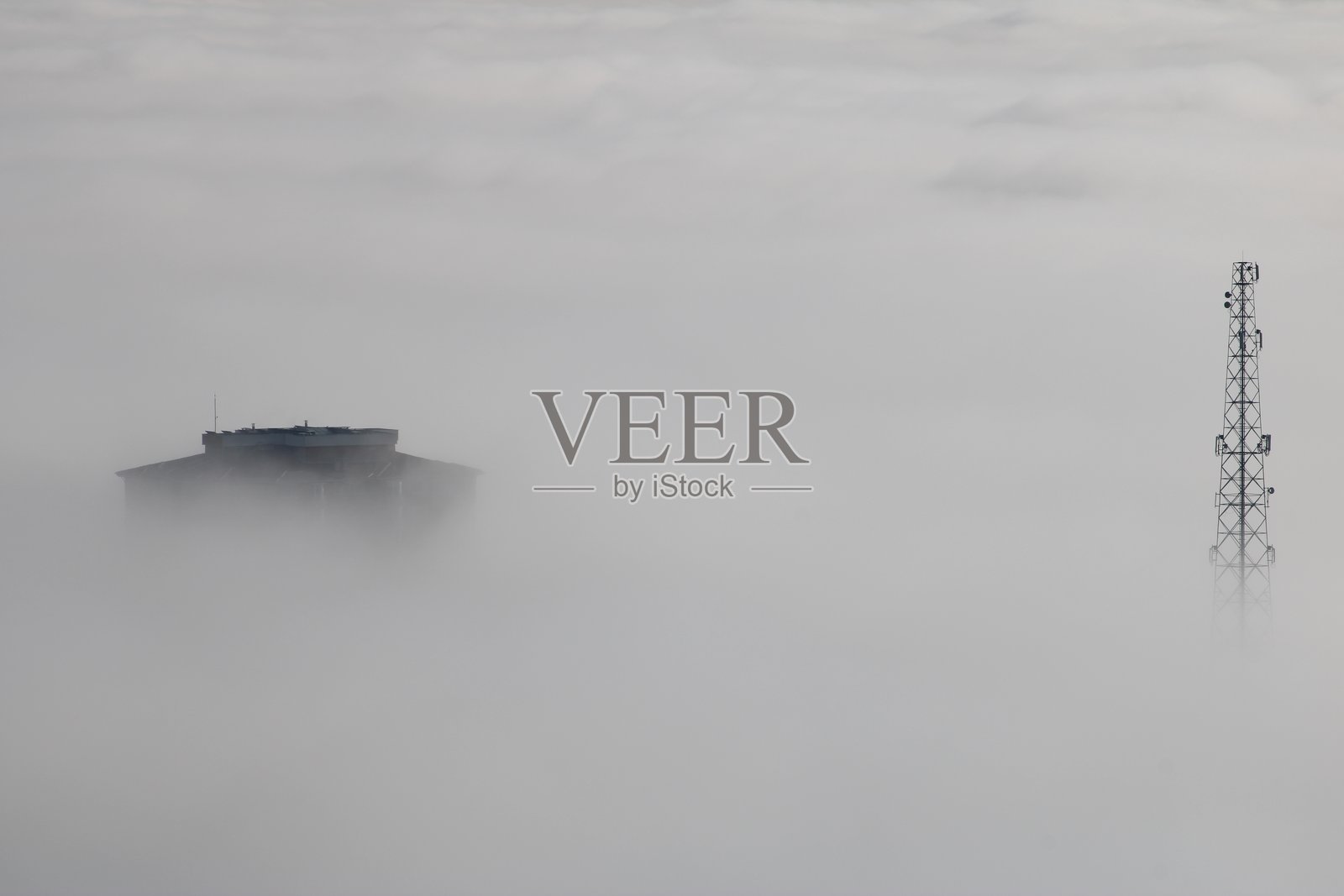 迷人而神秘的雾霭天气照片摄影图片