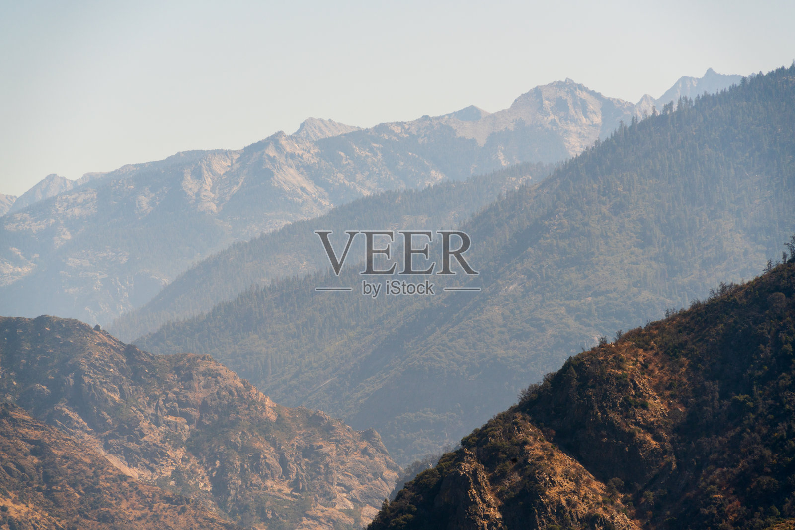 巨型红杉国家纪念碑的落基山脉照片摄影图片