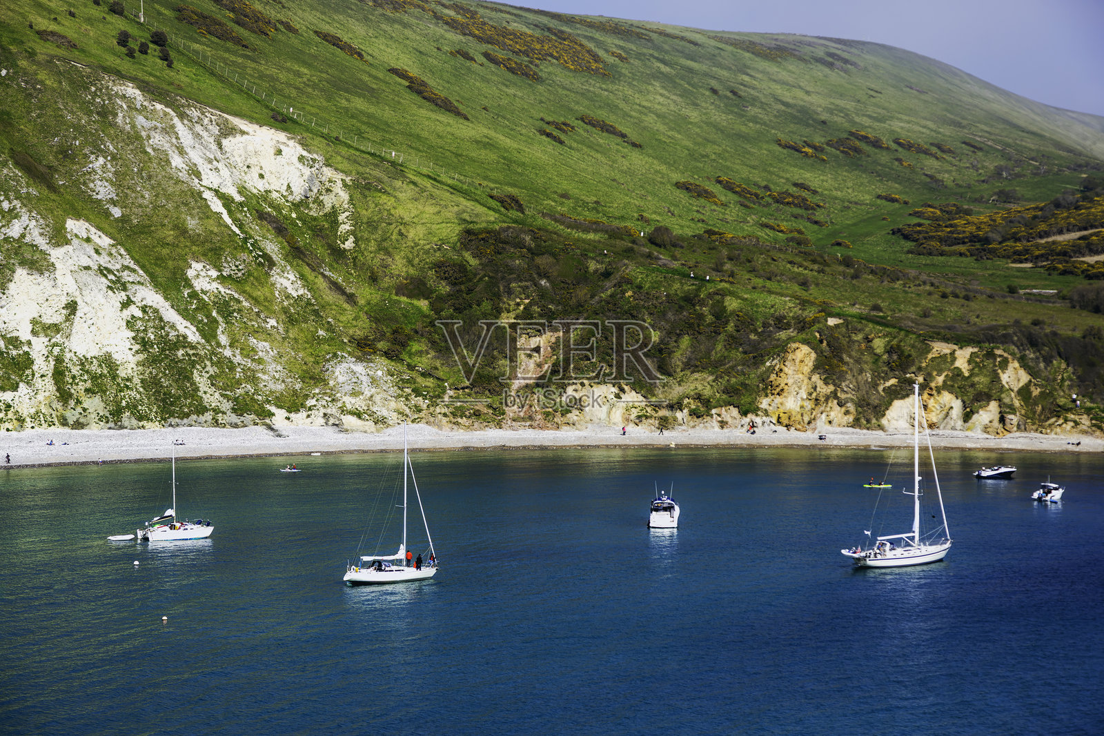 在英国多塞特郡的卢尔沃斯湾停泊的船只照片摄影图片
