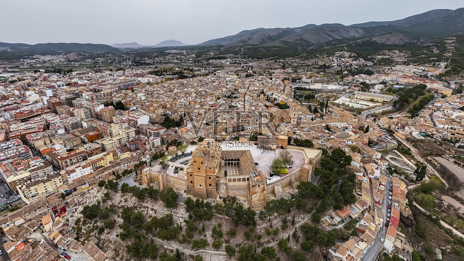 西班牙穆尔西亚地区卡拉瓦卡德拉克鲁斯的鸟瞰图照片摄影图片