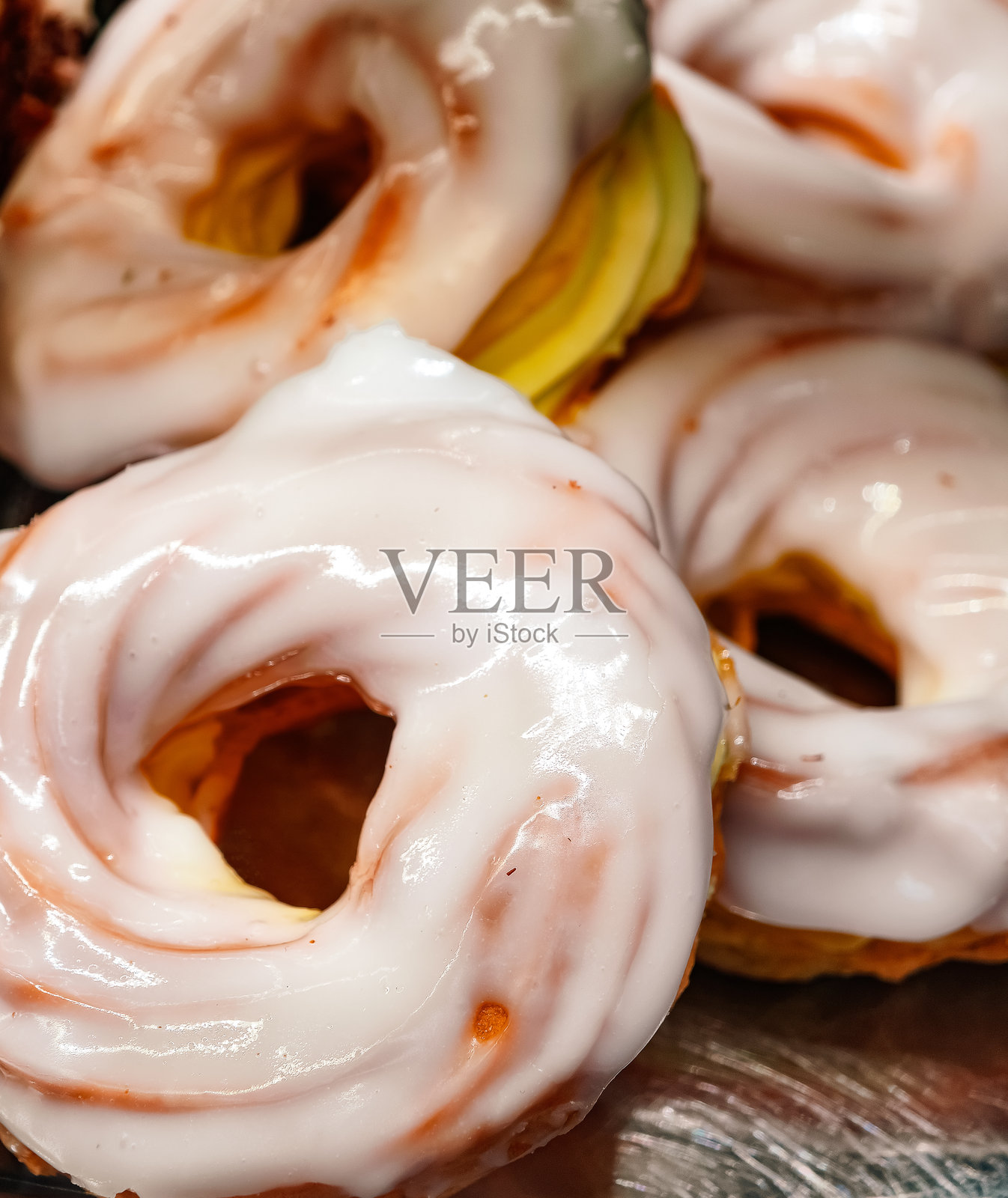 精致奶油夹心糕点的特写 优雅的甜点展示 专业食品摄影 美食糕点 高档烘焙美味照片摄影图片