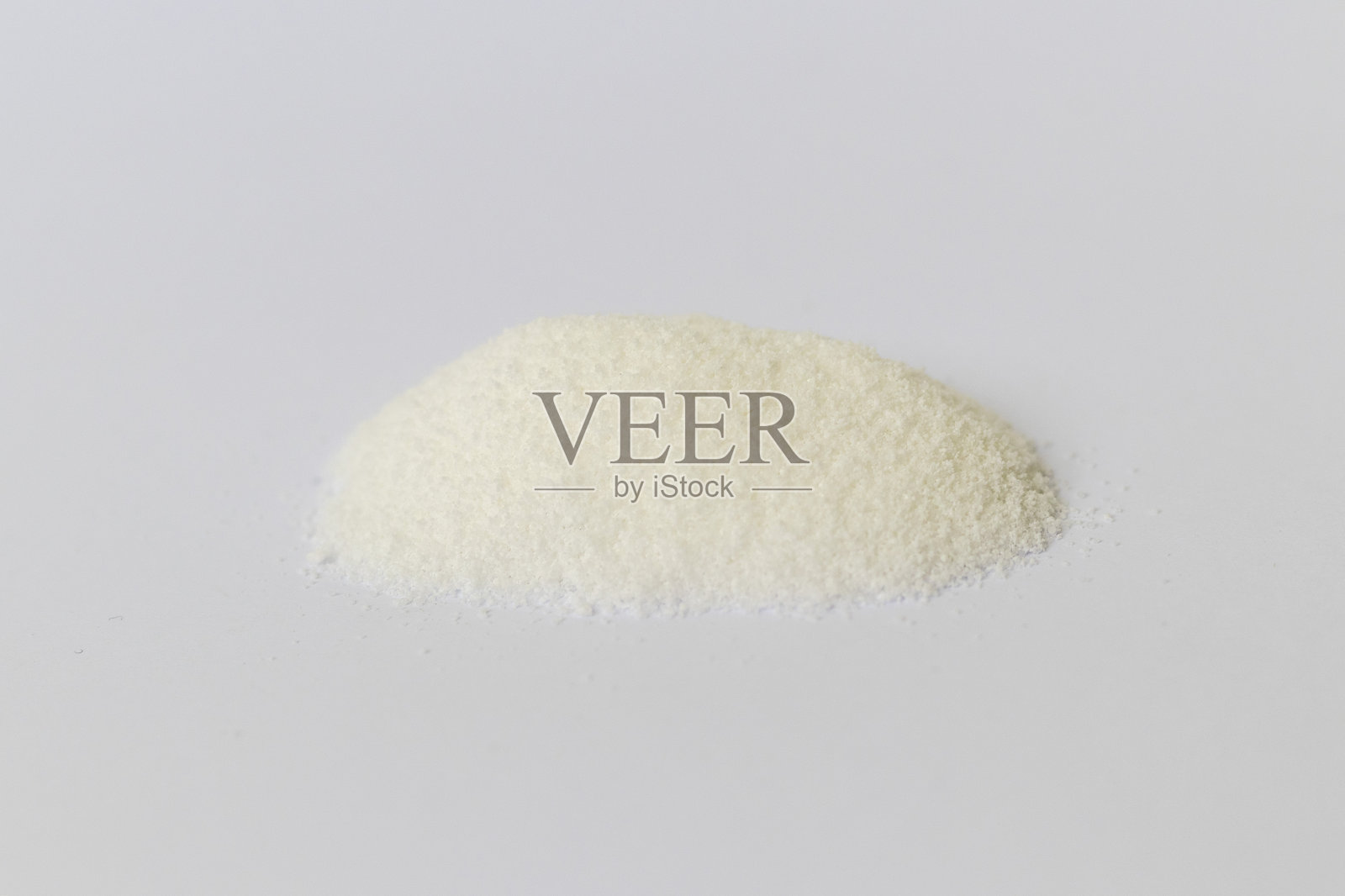 白色背景上的洗衣粉。卫生照片摄影图片