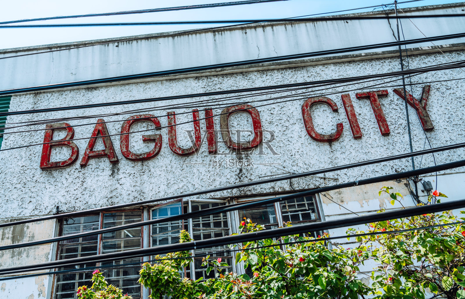 巴吉欧市标志和街道维护标志的景观照片摄影图片