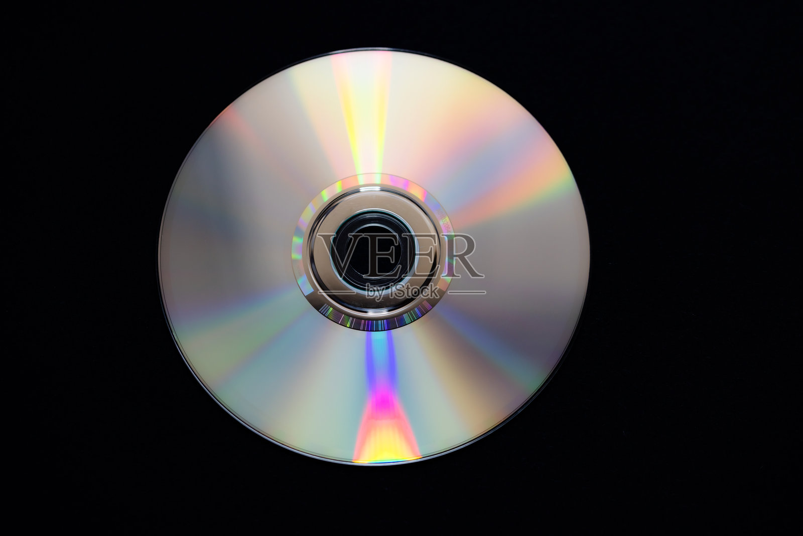 黑色背景上的光盘孤立展示照片摄影图片