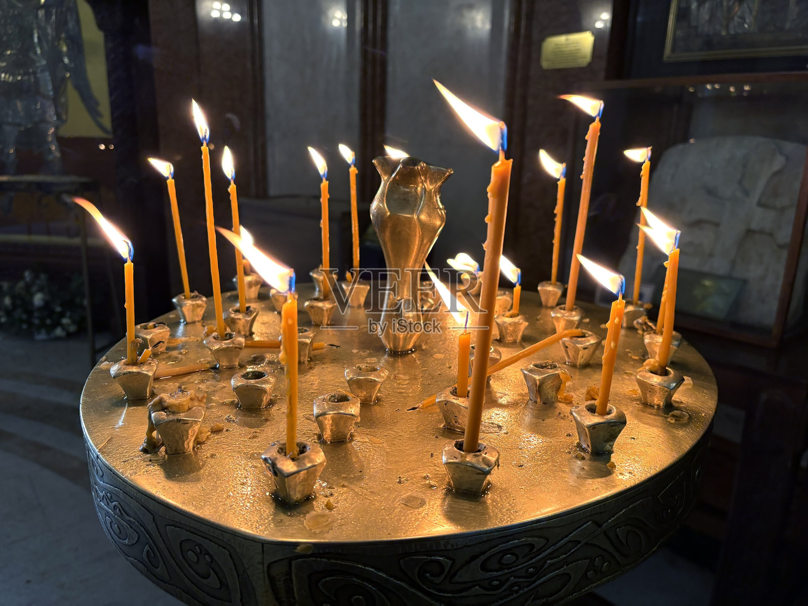 教堂里的蜡烛照片摄影图片