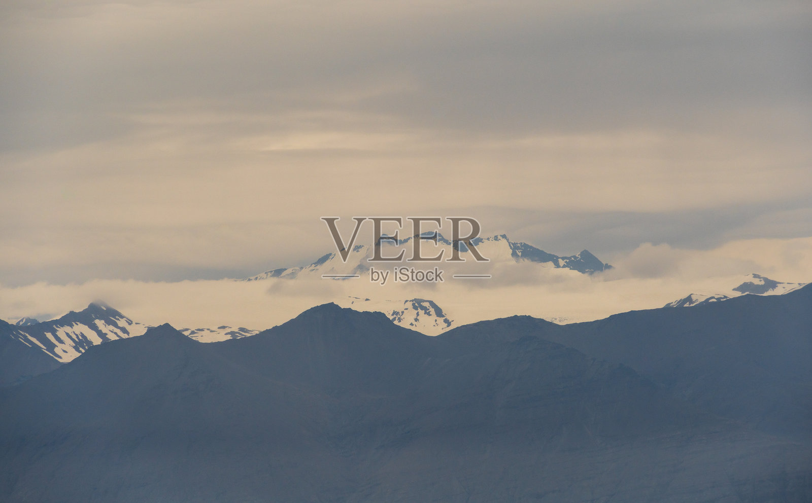 冰岛瓦特纳冰川国家公园的菲亚尔萨龙冰川湖照片摄影图片