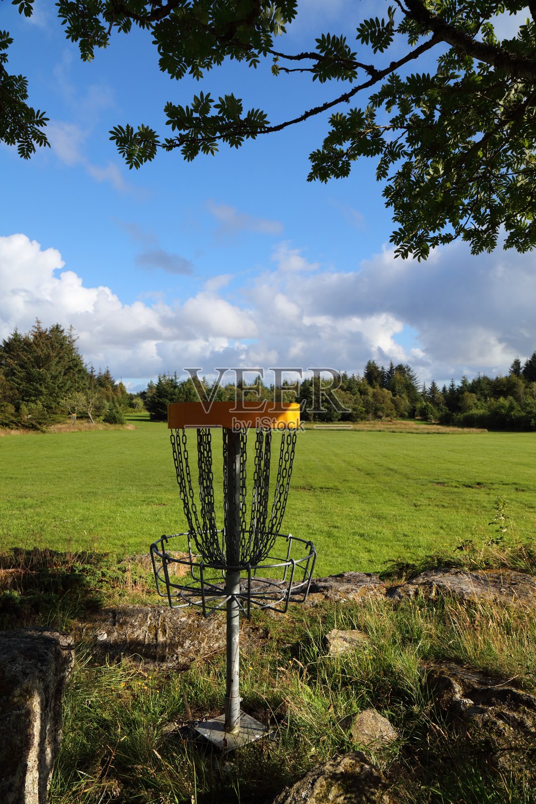 挪威的飞盘高尔夫球篮照片摄影图片
