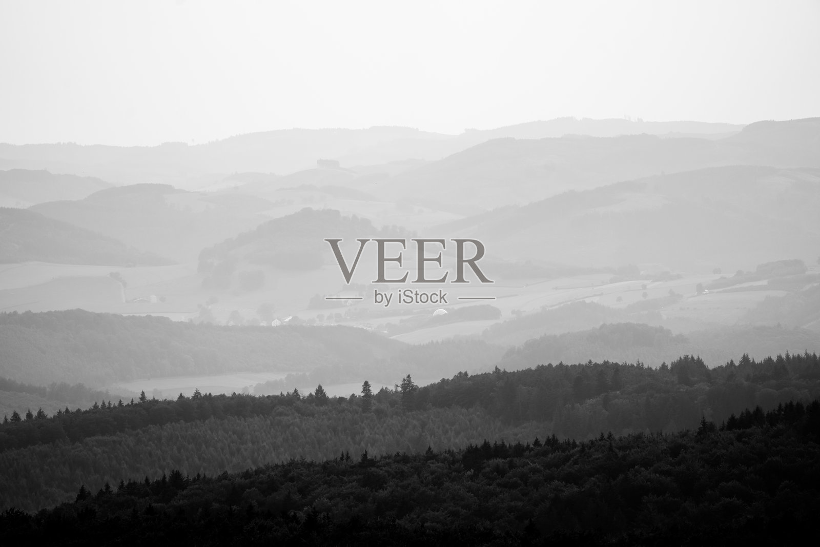 梅舍德附近的洛尔梅克塔楼的风景。索尔兰的自然。照片摄影图片