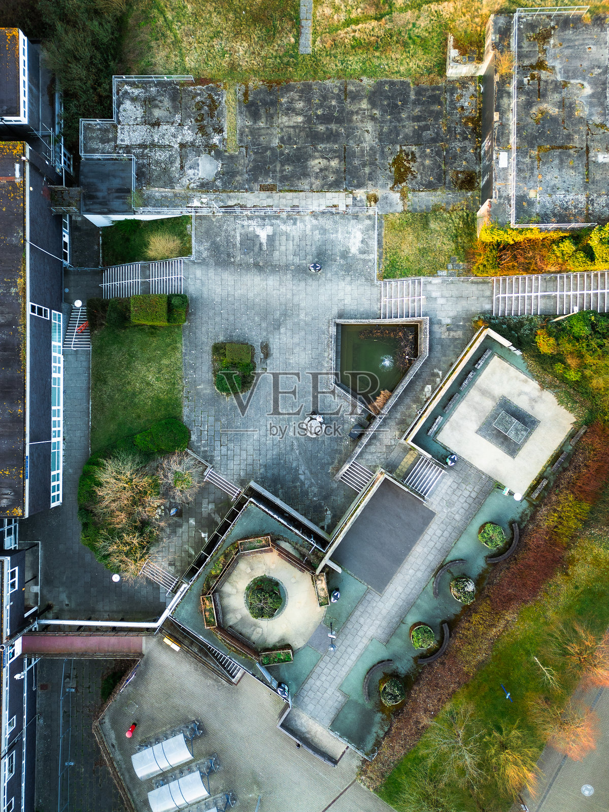 东萨塞克斯法尔默大学校园的野兽派建筑鸟瞰图照片摄影图片