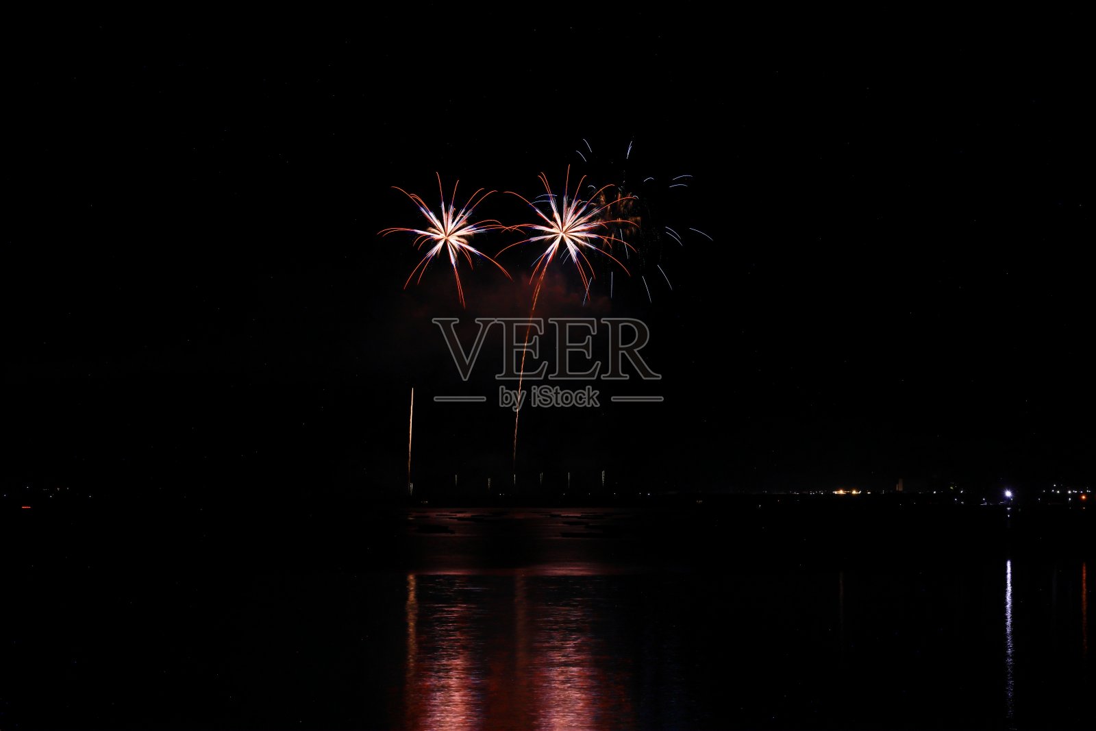 夜空与烟花照片摄影图片