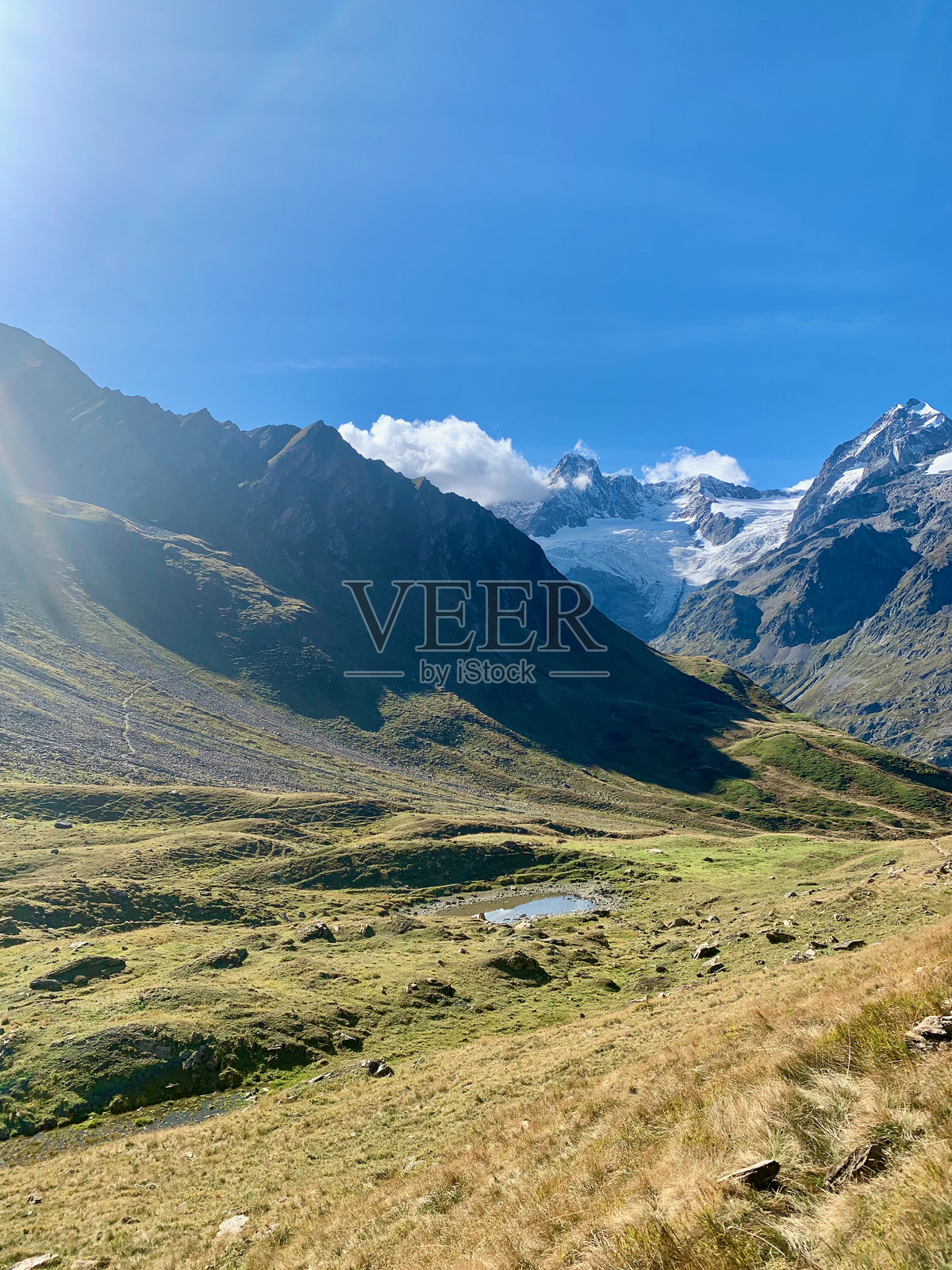 意大利TMB徒步小径,位于塞涅山口与库尔马耶尔之间照片摄影图片