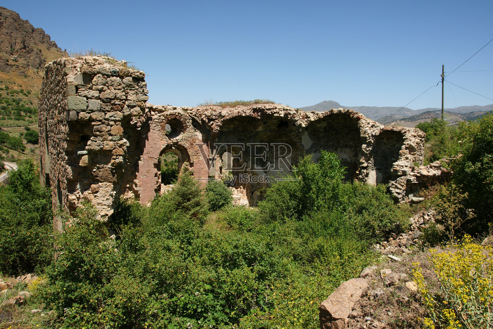 位于土耳其古穆尚的苏莱曼尼耶镇是一个古老的定居点,拥有古老的教堂、清真寺和房屋。照片摄影图片