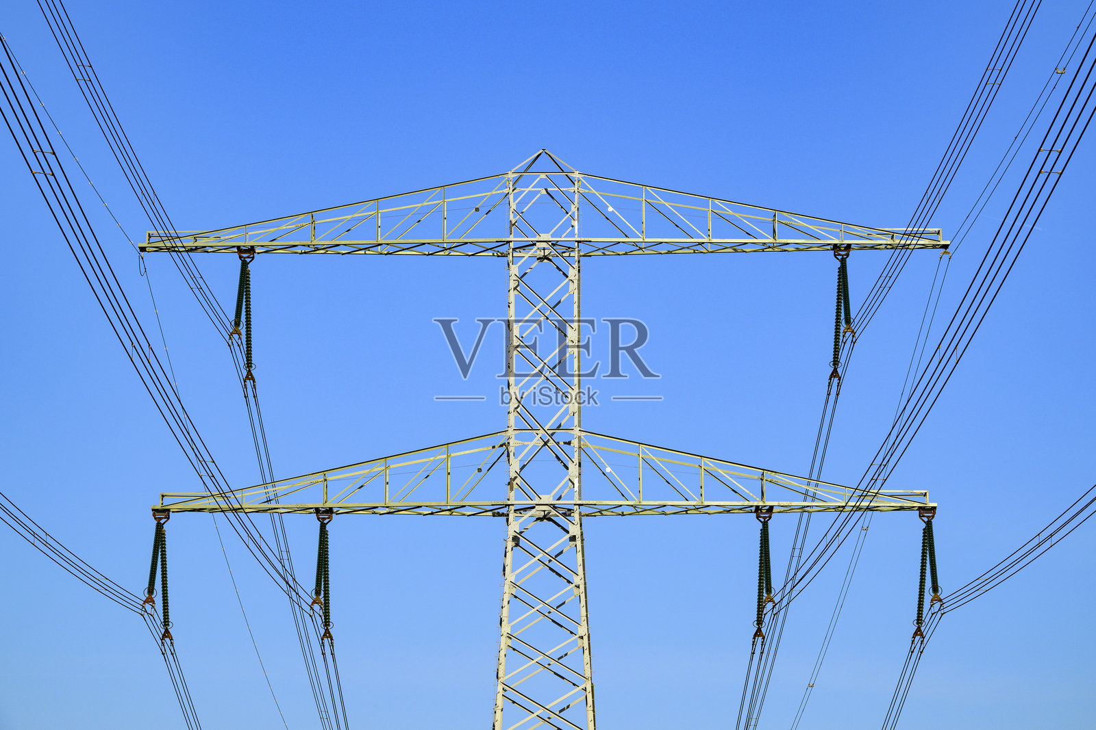 高压电力输电塔与电力线照片摄影图片