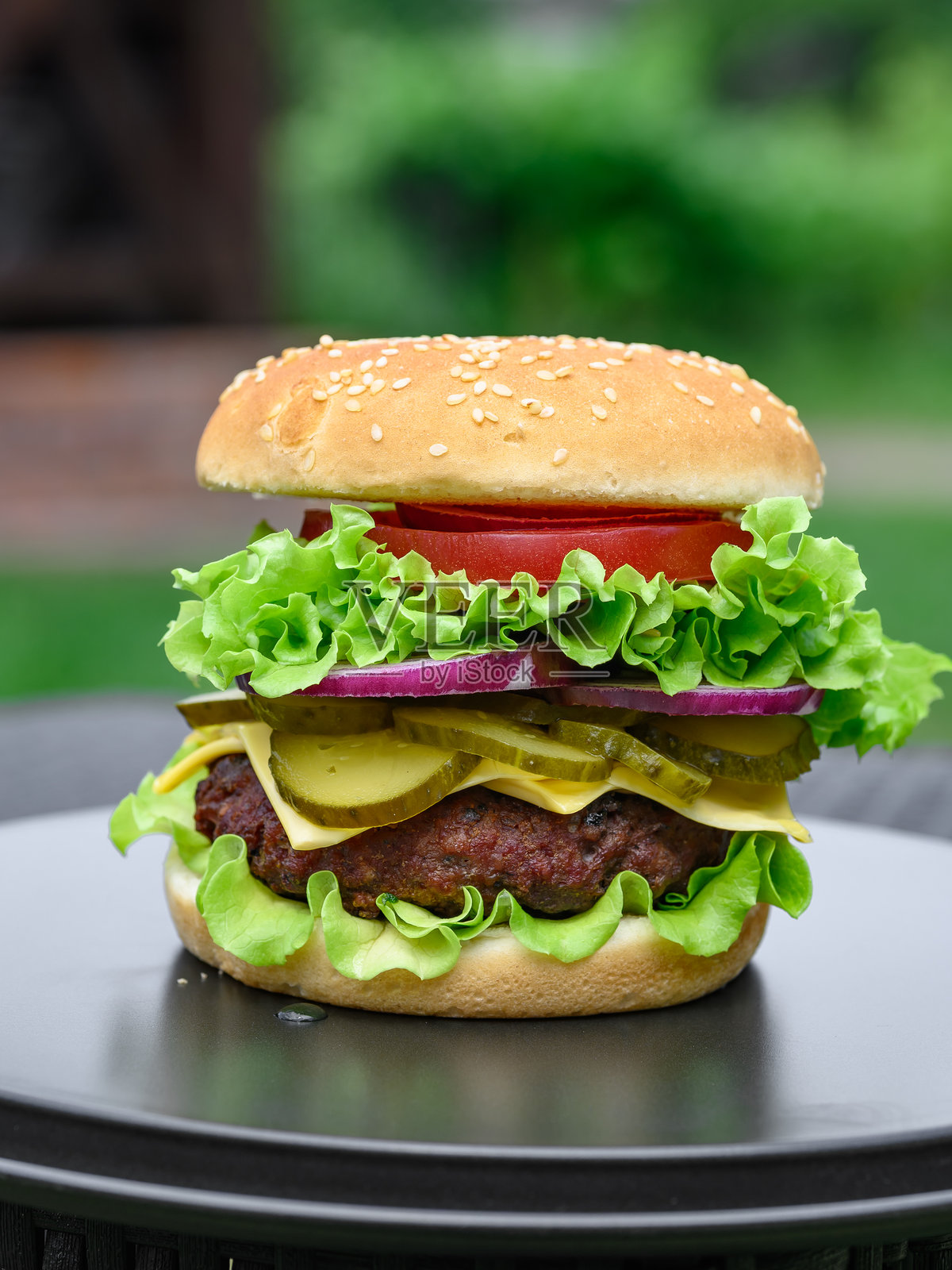 美味的汉堡,搭配新鲜蔬菜,家常菜,奶奶的食谱照片摄影图片