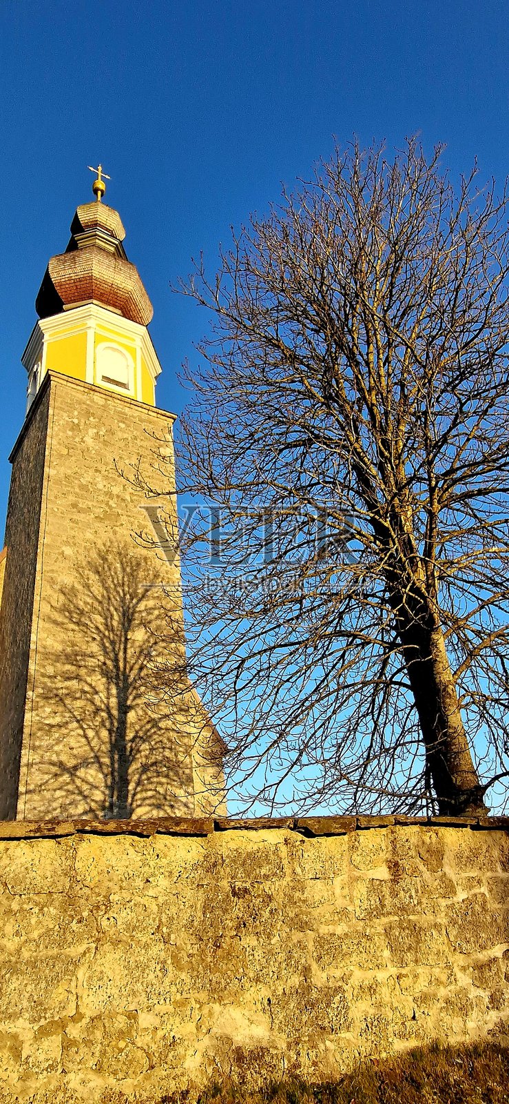 巴伐利亚瓦金附近的腾林堡附近的教堂照片摄影图片