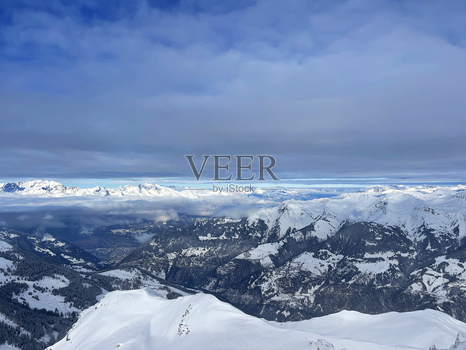 被雪覆盖的山脉照片摄影图片