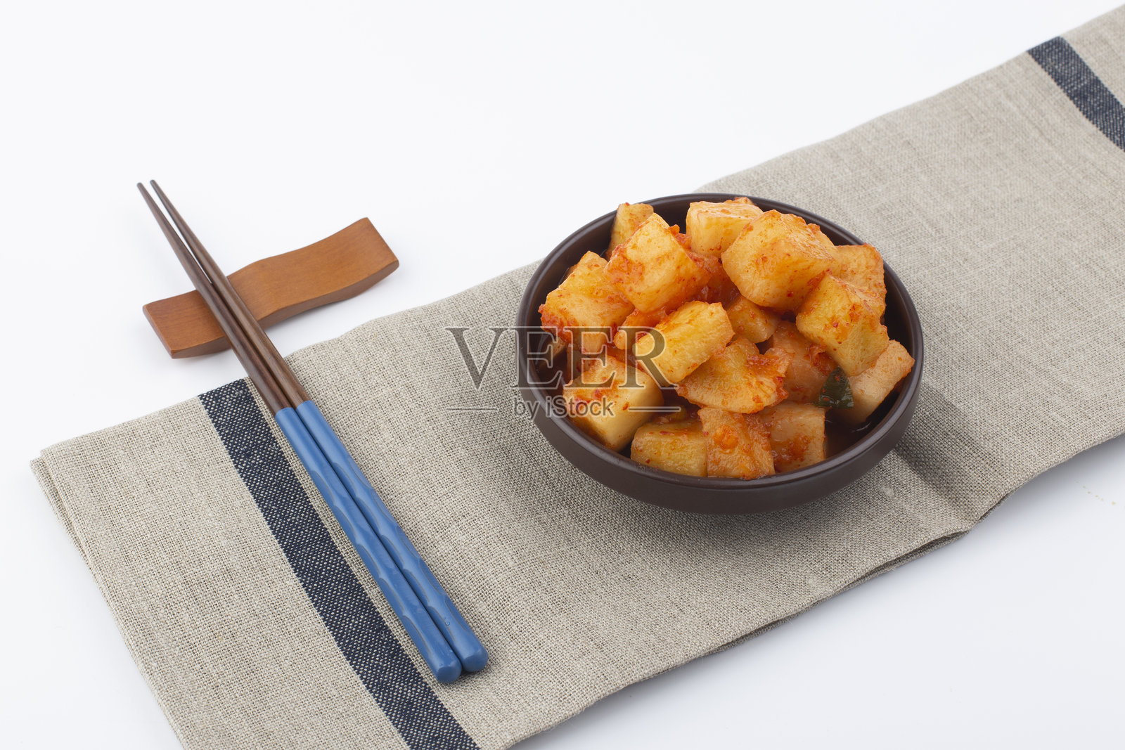 KKakdugi是韩国萝卜泡菜。照片摄影图片