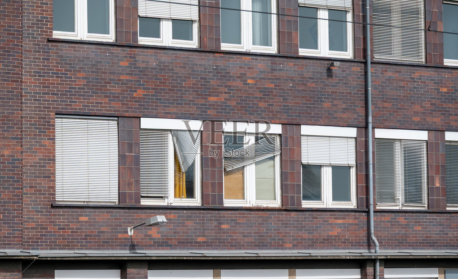 空荡荡工厂的外立面照片摄影图片