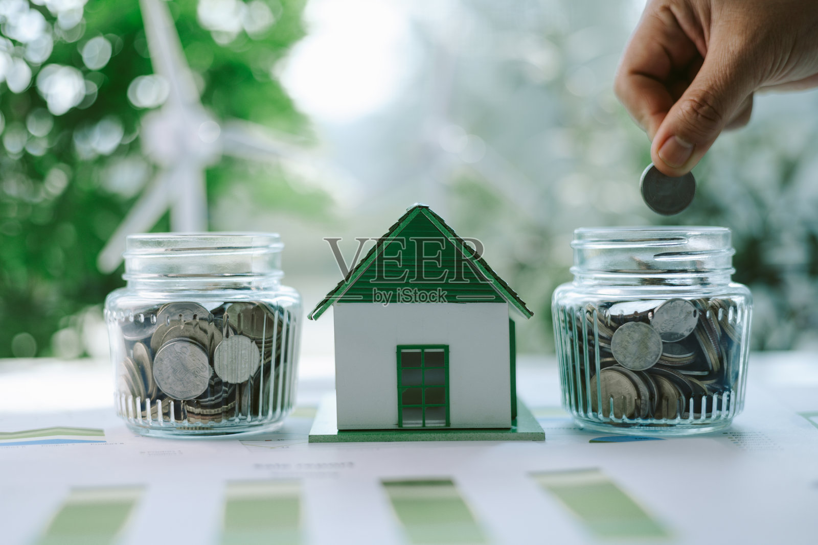 绿色税,银行新的绿色金融概念,用于投资可持续发展项目,促进社会增长并为整体经济金融稳定做出贡献。金融,投资,绿色。照片摄影图片