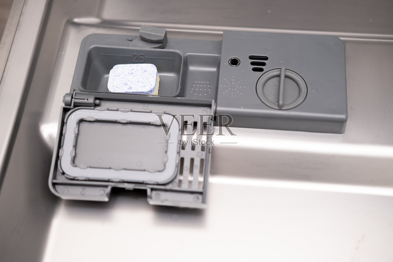 厨房里的洗碗机照片摄影图片