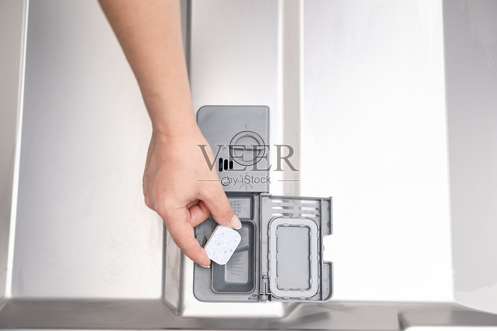 厨房里的洗碗机照片摄影图片