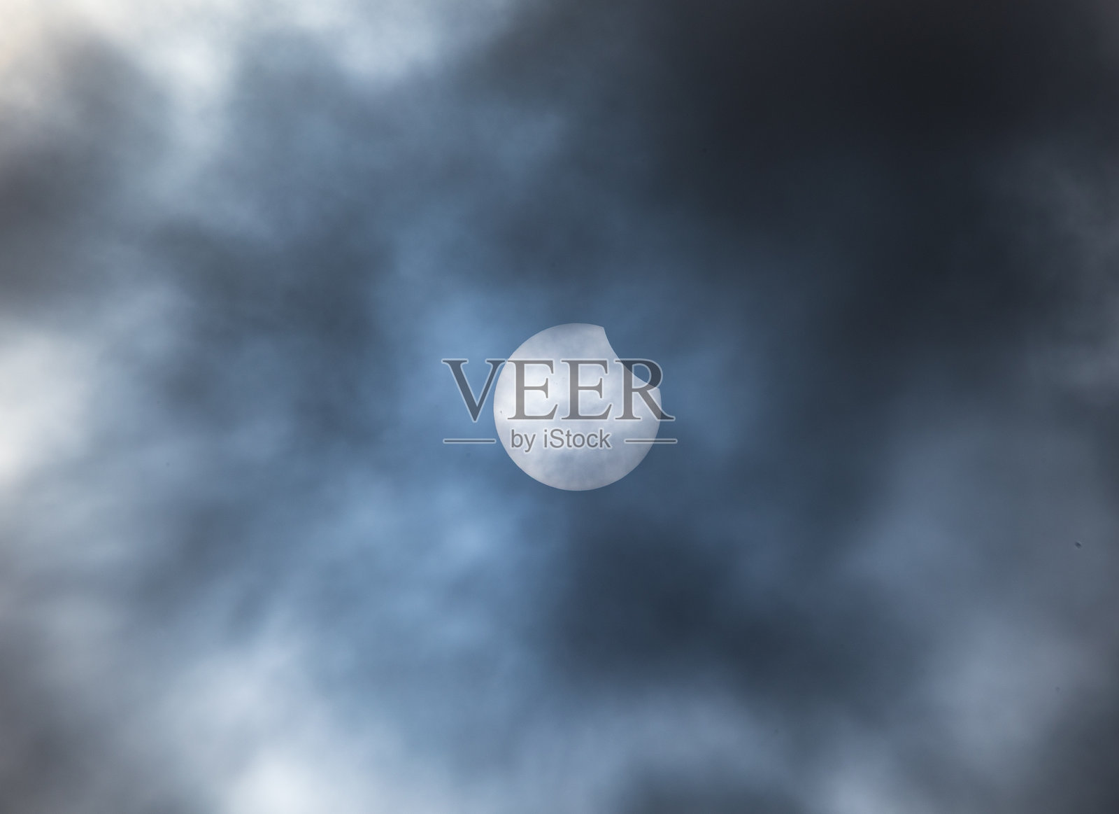 西班牙加利西亚的局部日食照片摄影图片