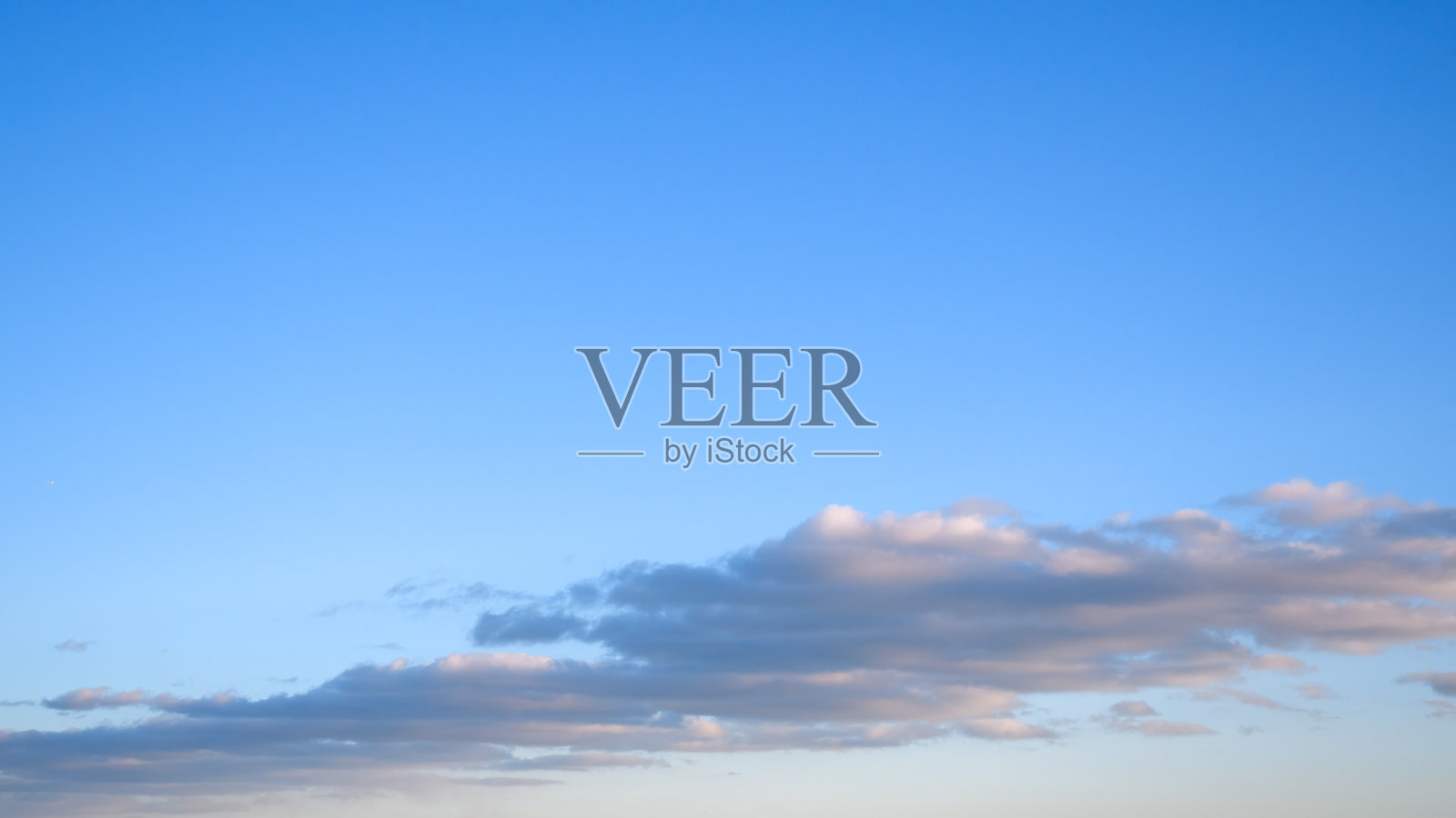 蓝天只有云彩照片摄影图片