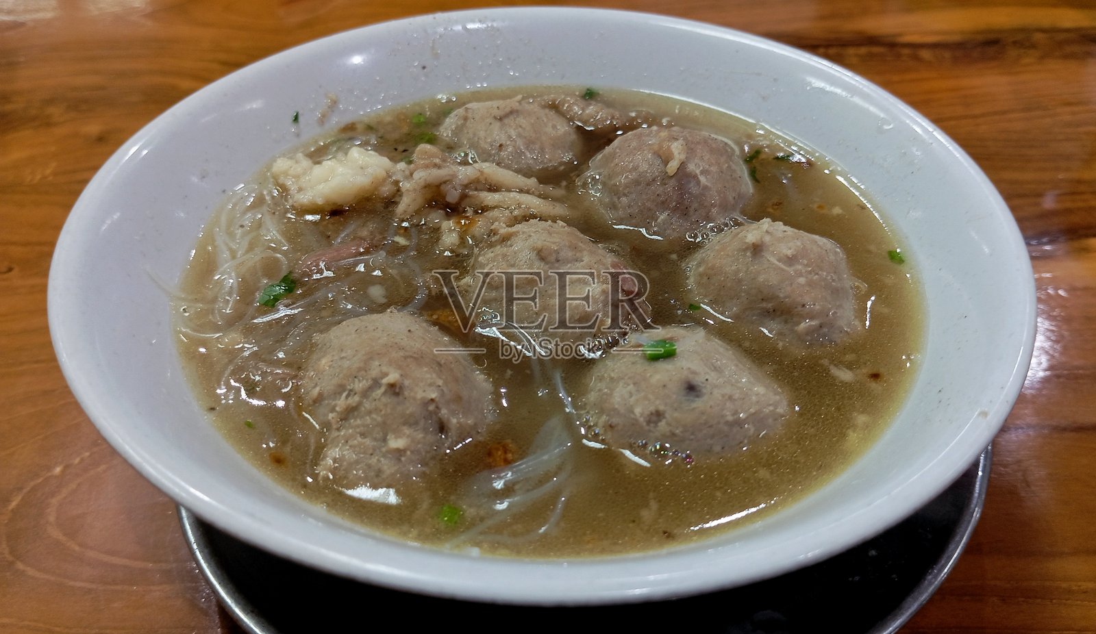 一碗诱人美味的牛肉丸照片摄影图片