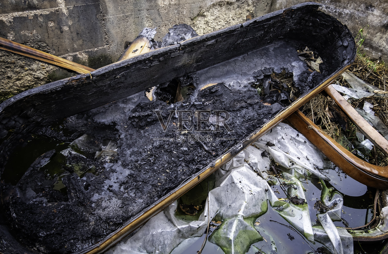 火化的棺材照片摄影图片