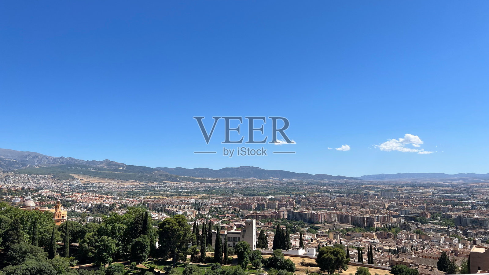 格拉纳达及其山脉的广阔景观照片摄影图片