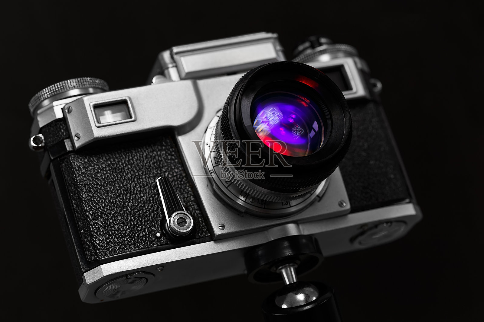 复古测距相机与彩色镜头光晕照片摄影图片