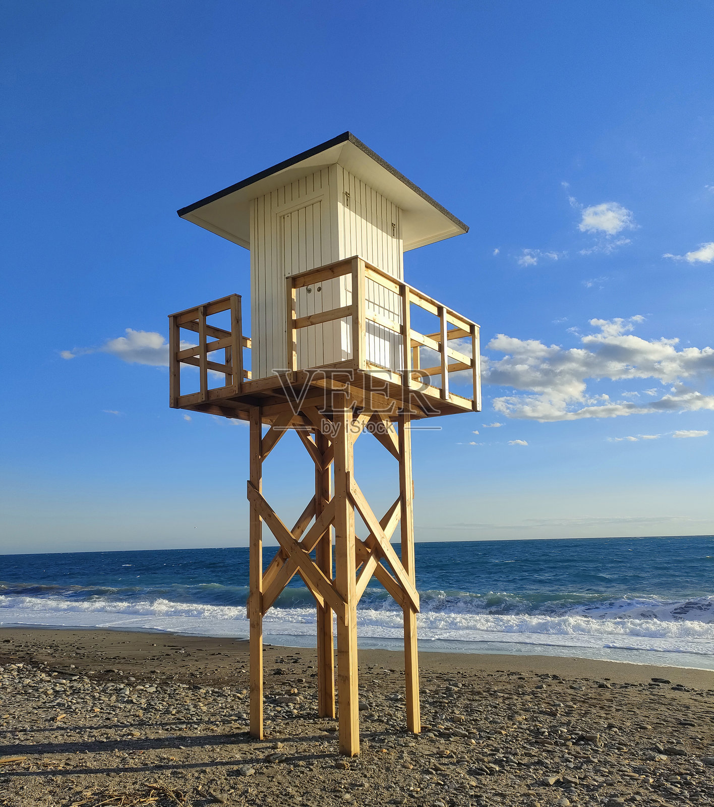 西班牙海滩上的救生塔照片摄影图片