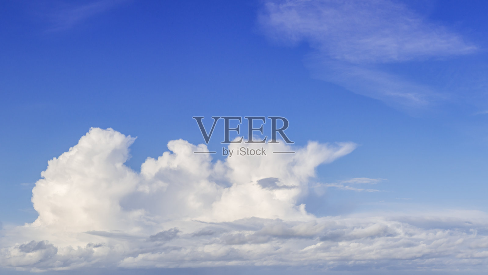 云彩和蓝天 16x9 格式照片摄影图片