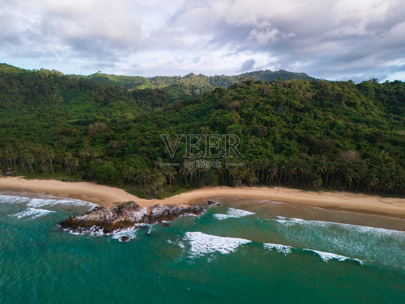 菲律宾宁静的白沙滩鸟瞰图照片摄影图片