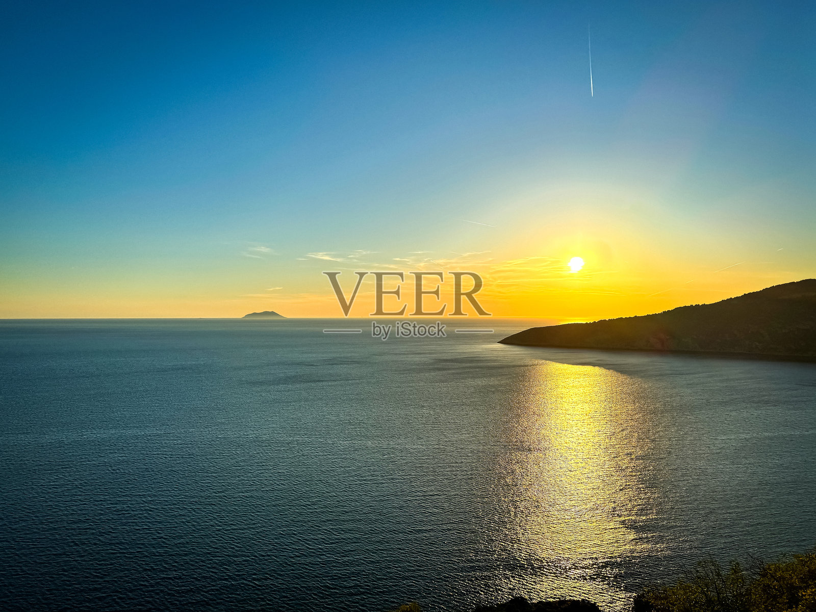 克罗地亚维斯岛的科米扎湾照片摄影图片