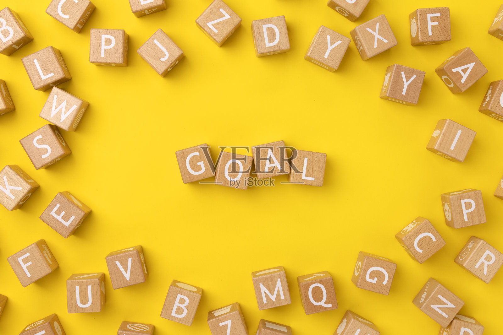 在黄色背景上写有目标的阻止词照片摄影图片