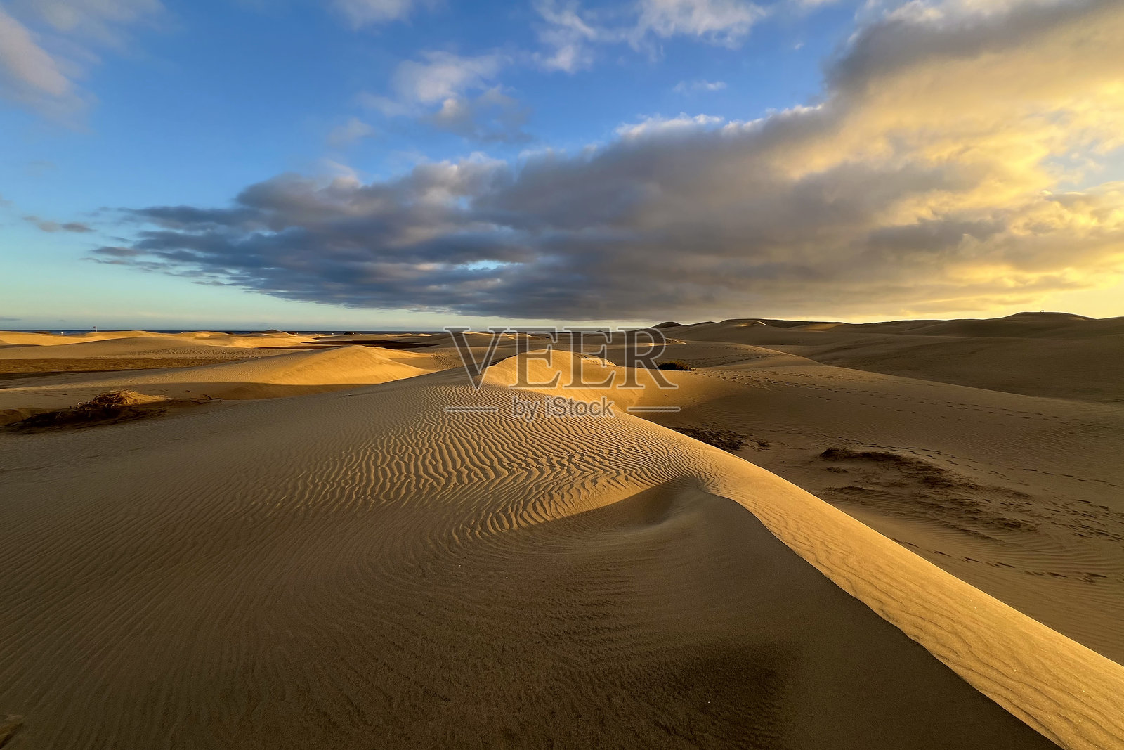 格兰卡纳里亚岛马斯帕洛马斯沙丘的多彩日落照片摄影图片