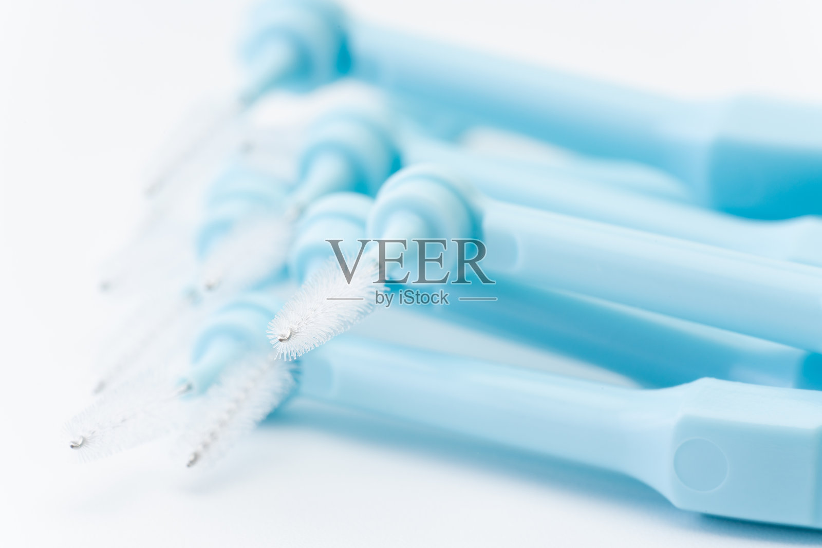 L型牙间刷的特写镜头照片摄影图片