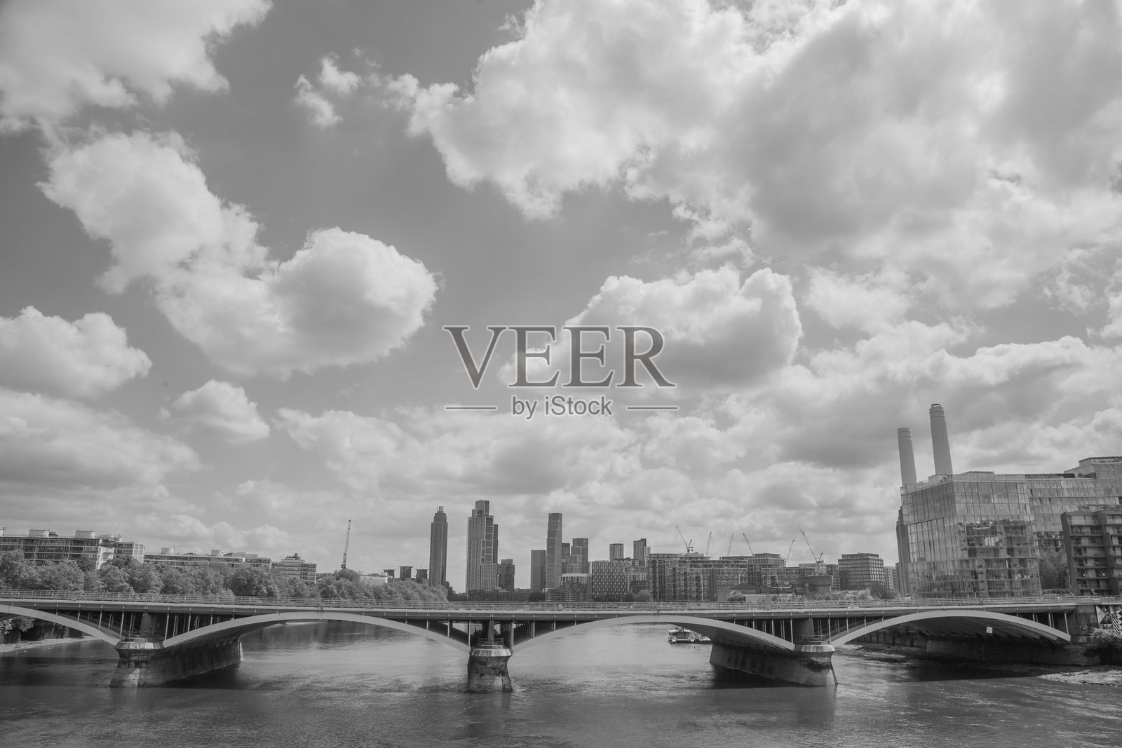 泰晤士河上的桥照片摄影图片