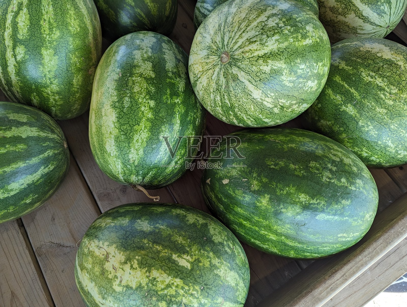 没有什么能比西瓜更能代表夏天。照片摄影图片