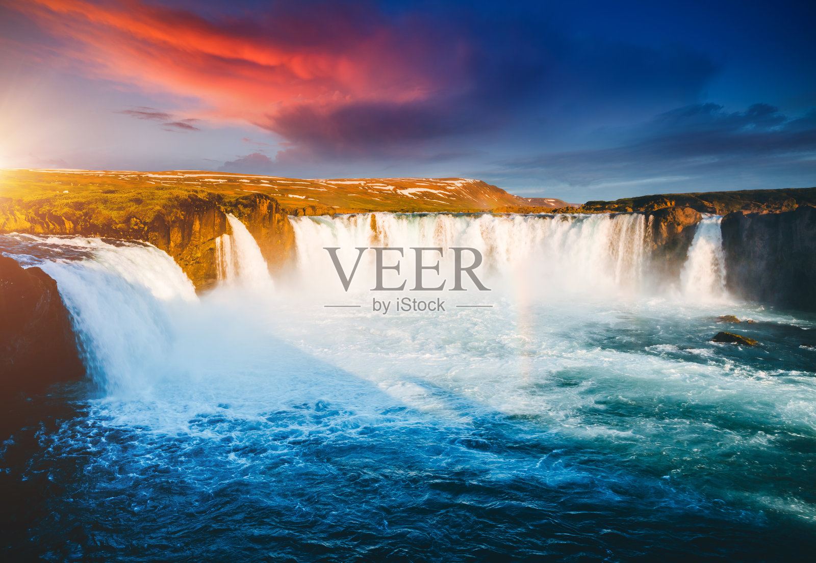 壮观的戈达瀑布场景。地点:冰岛巴达达尔峡谷,欧洲。照片摄影图片