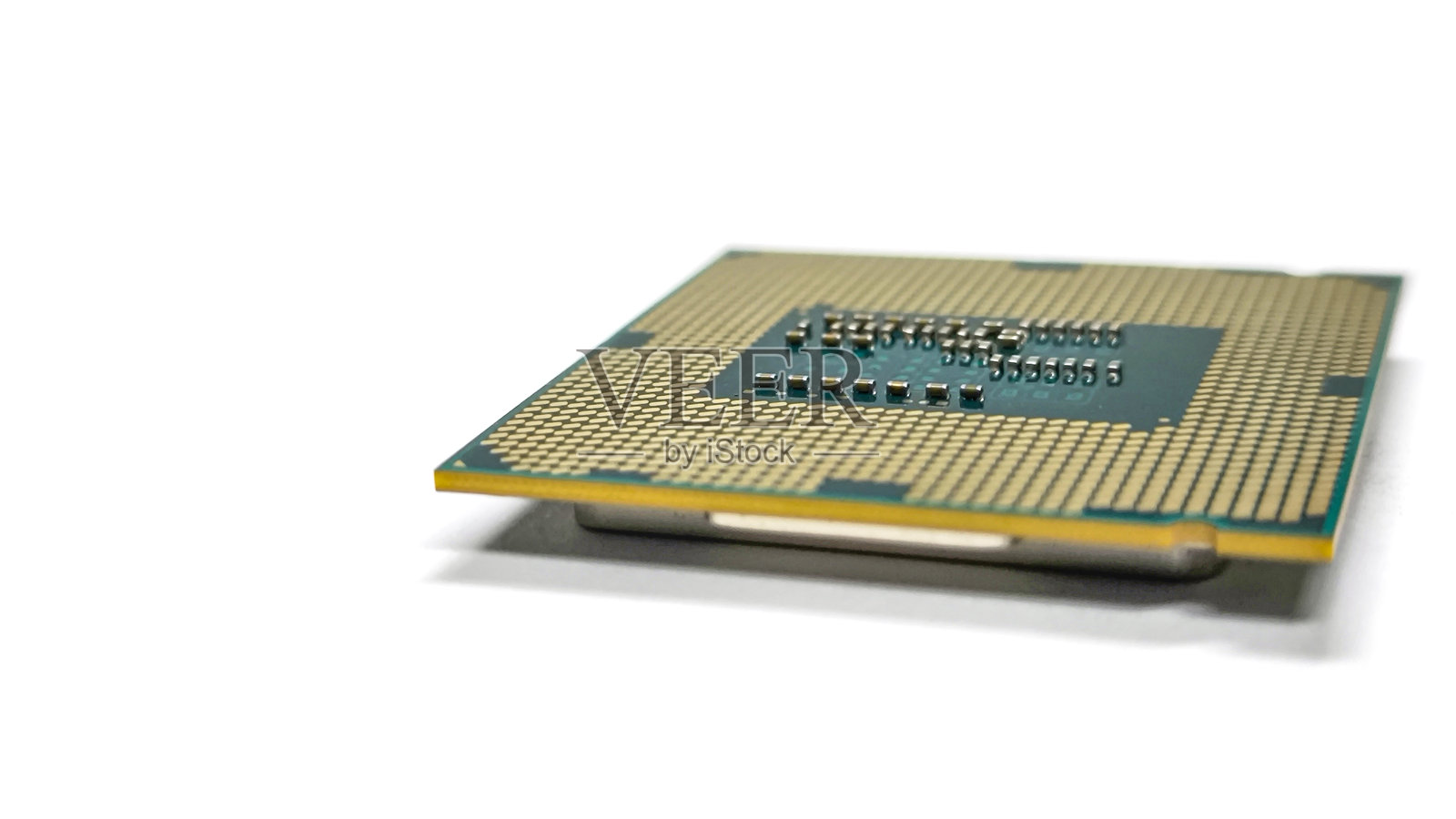 白色背景上的中央处理器。用于计算机。照片摄影图片