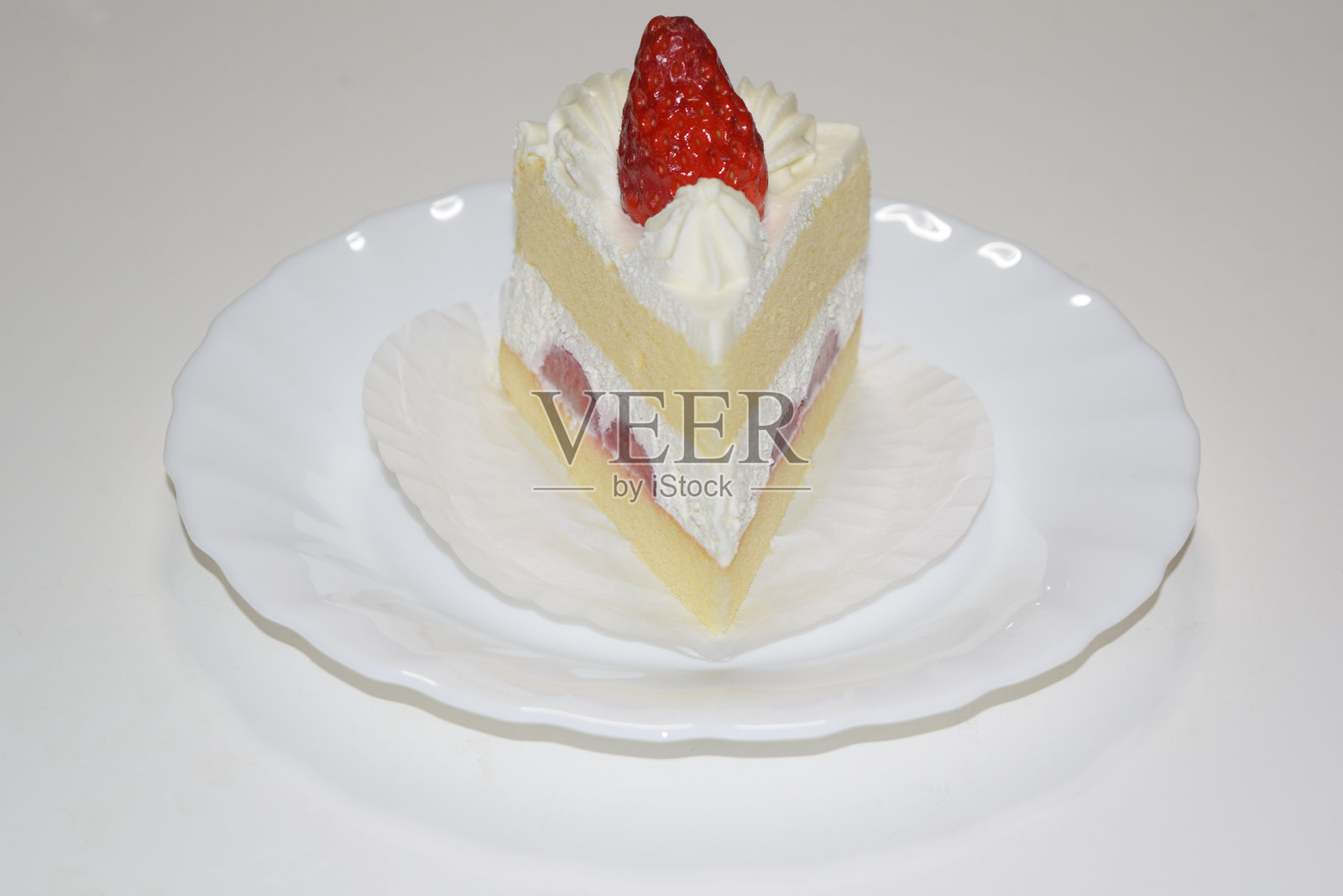 日式草莓奶油蛋糕照片摄影图片