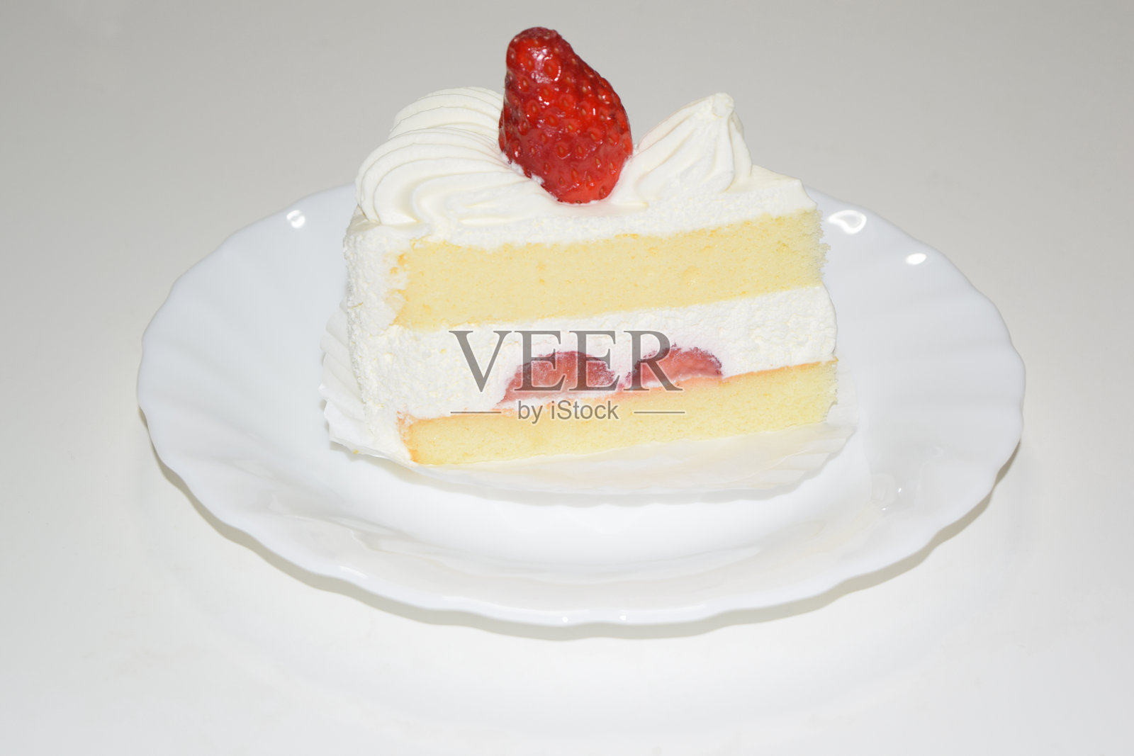 日式草莓奶油蛋糕照片摄影图片