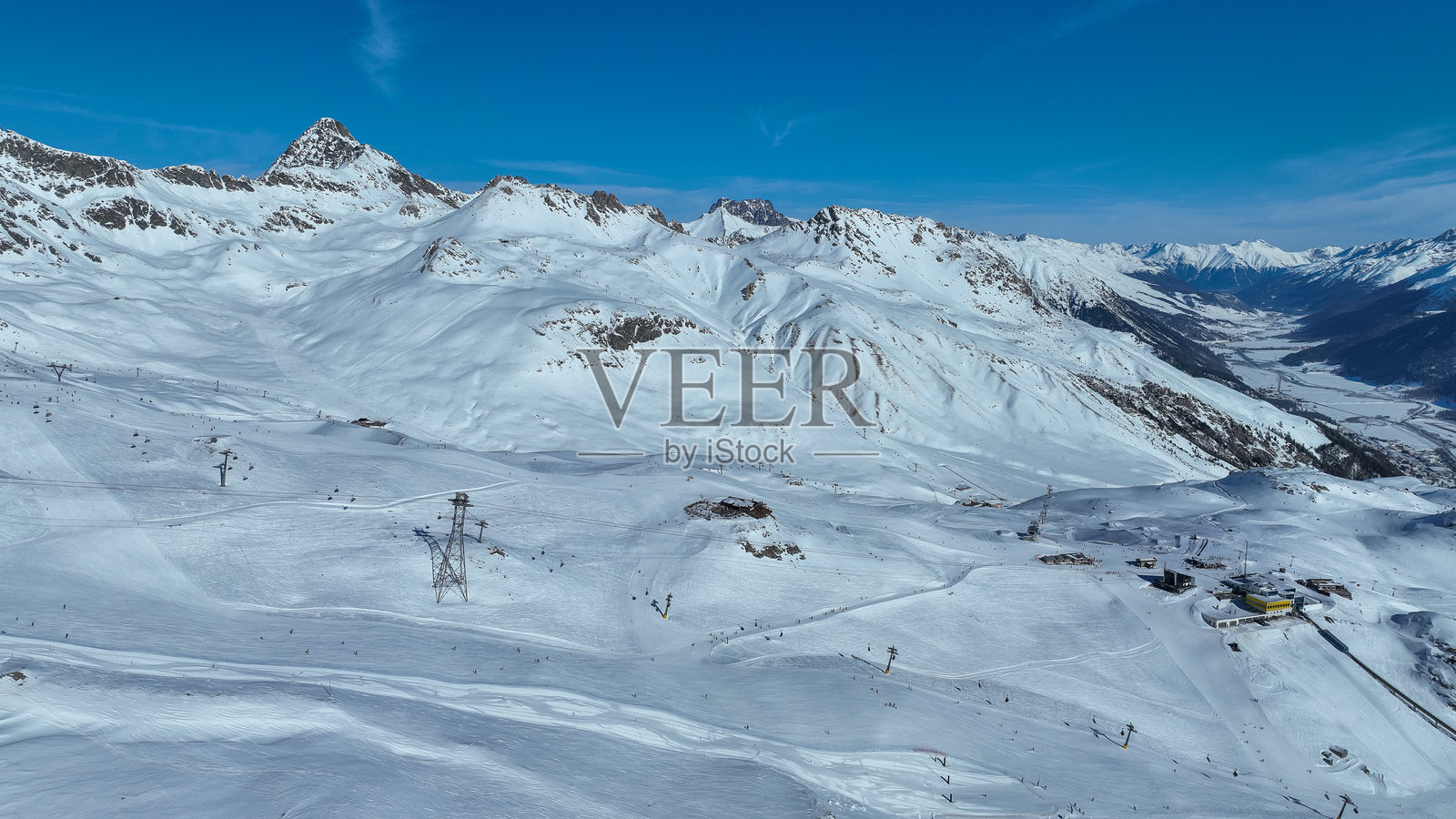 圣莫里茨全景,著名的冬季运动度假区照片摄影图片