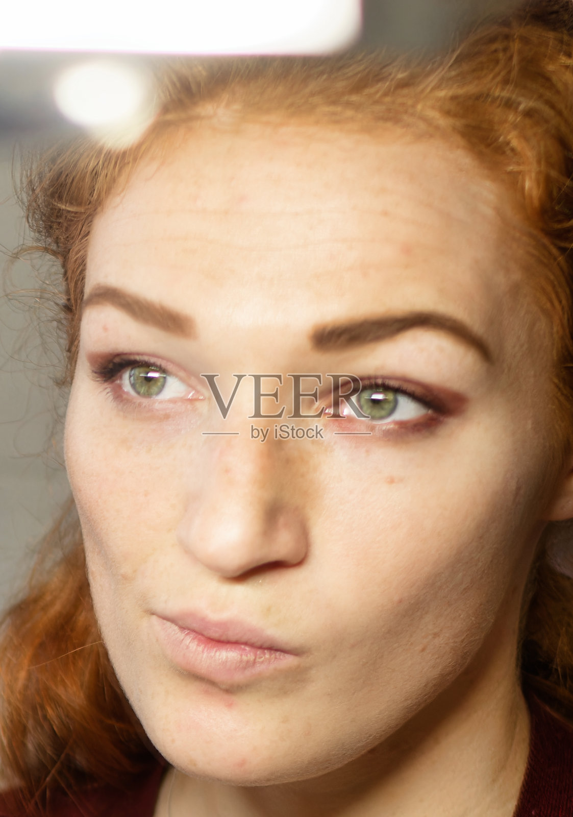 今天我该如何化妆?照片摄影图片