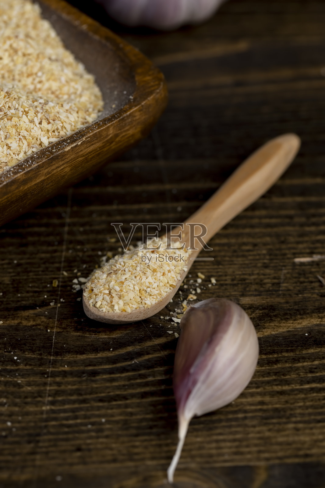 干燥碎大蒜用于烹饪照片摄影图片