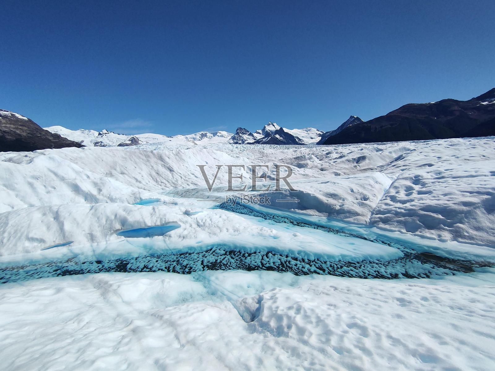 在佩里托莫雷诺冰川徒步旅行照片摄影图片